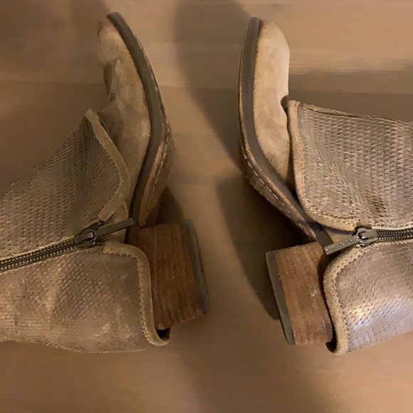 Donald J. Pliner Taupe Leather Boots - Women’s Size 6 - Picture 7 of 10